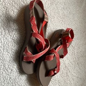 Coral Chacos